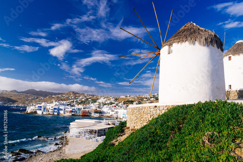 Naklejka na drzwi Mykonos windmills and Little Venice at sunset