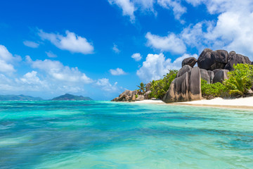 Wall Mural - Tropical Paradise - Anse Source d'Argent - Beach on island La Digue in Seychelles