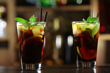 Canvas Print - Glass of cocktail in bar on bright blurred background