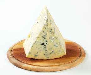 Canvas Print - Blue cheese on a cutting board