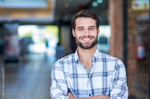 Fotografie, Obraz Portrait of man with arms crossed looking at camera