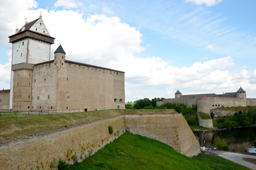 Wall Mural - Festung Hermannsfeste Narva / Estland und Festung Ivangorod / Russland
