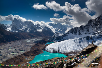 Wall Mural - beautiful turquoise lake high in the mountains. nepal, everest national park. view from the gokyo pe