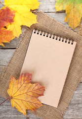 Wall Mural - Blank notepad and colorful autumn maple leaves