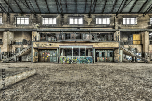 Naklejka na drzwi Inside an abandoned power plant