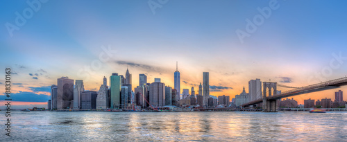 Naklejka dekoracyjna New York City Manhattan downtown skyline and Brooklyn bridge