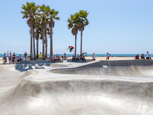 VENICE, UNITED STATES - MAY 21, 2015: Ocean Front Walk At Venice