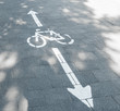  Fahrrad Weg Symbol auf dem Bürgersteig