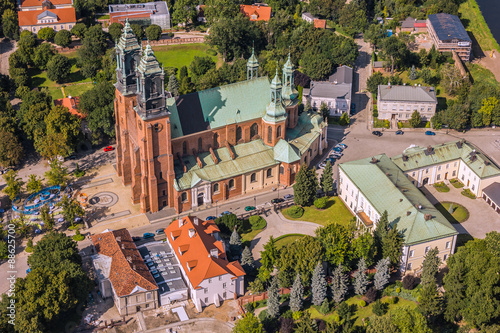 Zdjęcie XXL Poznań, Ostrów Tumski z Katedrą z lotu ptaka