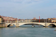 Lyon - Bateau passant sous le Pont Bonaparte