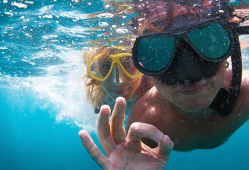 Sticker - Couple underwater