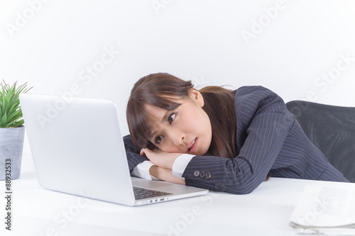 デスクでうなだれる若い日本人ビジネスウーマン Stock Photo Adobe Stock