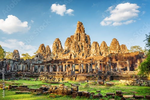 Cuadros en Lienzo Main view of ancient Bayon temple in Angkor Thom, Cambodia
