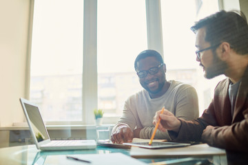 Canvas Print - Meeting in office