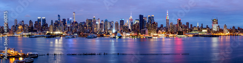 Naklejka na drzwi New York Panorama bei Nacht mit Blick auf die Manhattan Skyline