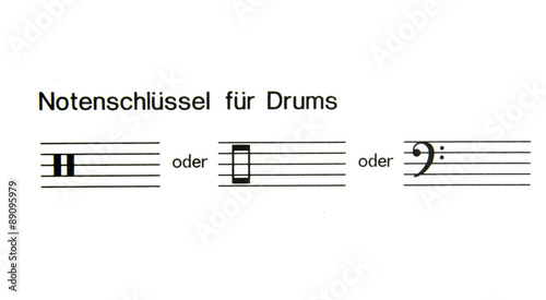 Notenblatt mit Notenschlüssek für Drums – kaufen Sie dieses Foto und