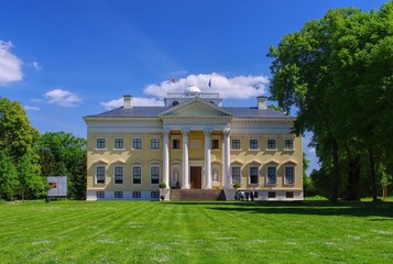 Wall Mural - Woerlitzer Park Schloss - English Grounds of Woerlitz palace 01