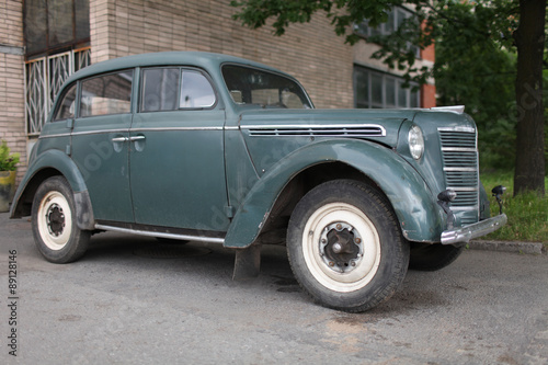 Plakat na zamówienie St. Petersburg Russia June 11, 2015 Vintage car Moskvich-400