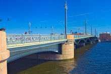 19th Century The Blagoveshchensky (Annunciation) Bridge Decorated With The Hippocampus. Across Neva River In Saint Petersburg, Russia. View From Vasilievsky Island To English Embankment