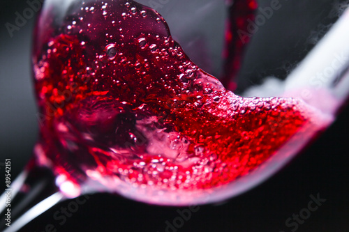 Vin rouge dans wineglass Poster Mural XXL