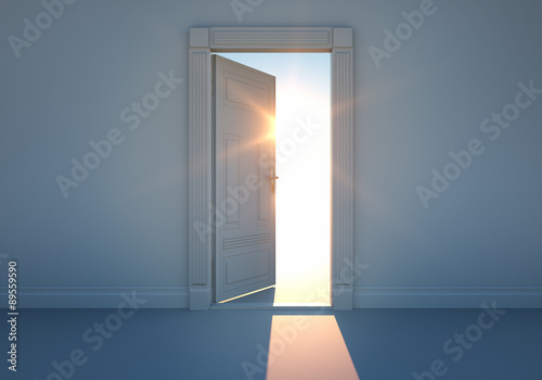 Photographie Porte ouverte avec la lumière du soleil