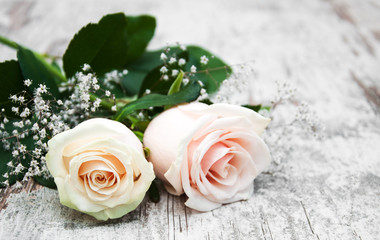 Canvas Print - Roses on a wooden table