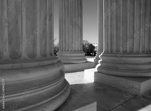 Cuadros en Lienzo Columnas del Tribunal Supremo Blanco y Negro