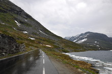 Straße Im Regen Beim See Djupvatnet Norwegen