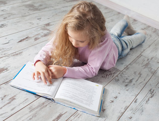 Wall Mural - Child reading book