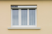 Modernes PVC Fenster Mit Vorbaurollladen Mit Solarantrieb