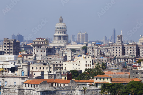 Fototapeta na wymiar El capitolio la Habana