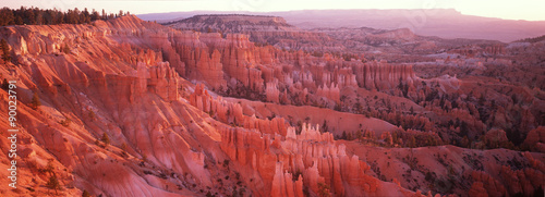 to-jest-park-narodowy-bryce-canyon-o-wschodzie-slonca