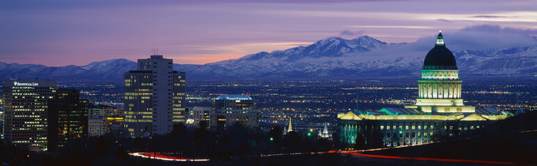 Fototapete - This is the State Capitol, Great Salt Lake and Snow Capped Wasatch Mountains at sunset. It will be the winter Olympic city for the year 2002.