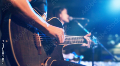 Zdjęcie XXL Gitarzysta na scenie dla tła, miękkiej części i plamy pojęcia ,.