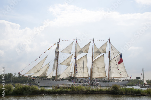 Fotografie, Obraz Tallship Esmeralda vaart tijdens Sail 2015 door het Noordzeekanaal