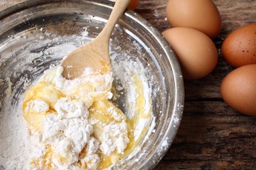 Mixer of eggs and flour