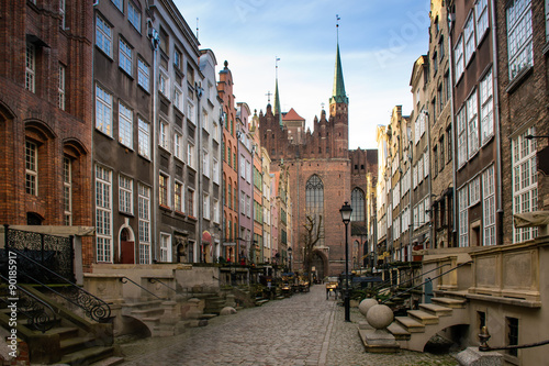 Obraz w ramie Mary's Street in Gdansk. In front of the picture the Basilica.