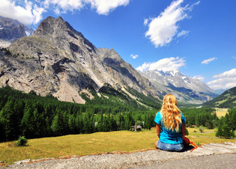 Wall Mural - Girl looking at mountains