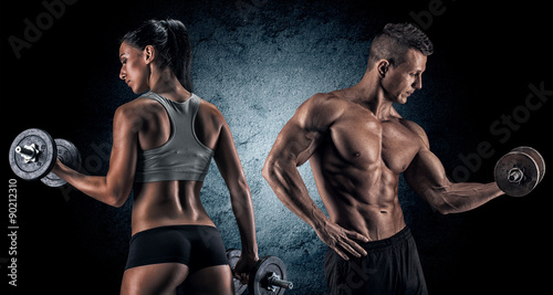 Fotografia Athletic man and woman with a dumbells.