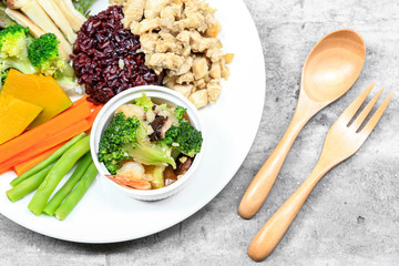  Stir fried broccoli with shrimp served with rice berry and orga