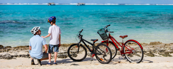 Wall Mural - father and kids at beach with bikes