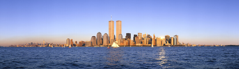 Fototapete - Panoramic view of sailboat on the Hudson River, lower Manhattan and New York City skyline, NY with World Trade Towers at sunset