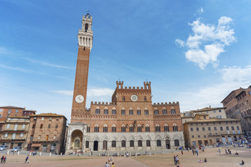 Fototapete - Mangia Tower in Piazza del Campo in historic city Siena, Tuscany, Italy