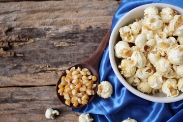 Canvas Print - Popcorn and kernels