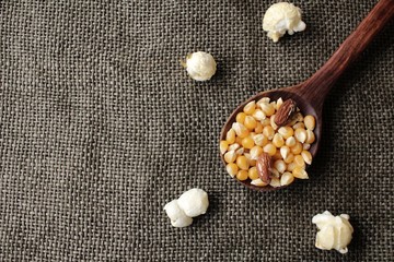 Canvas Print - Popcorn and kernels