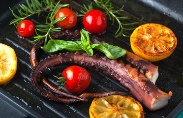 Canvas Print - Octopus grilled with lemon