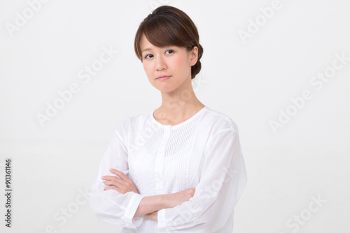 腕組みをする女性 Stock Photo Adobe Stock 腕組みをする女性 Stock Photo Adobe Stock