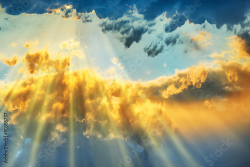 Fotomural Puesta de sol sobre el cielo azul hermoso