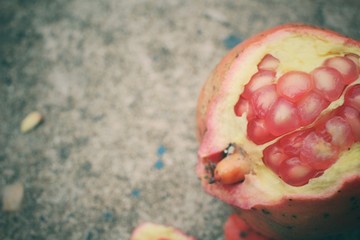 Canvas Print - Ripe pomegranate fruit