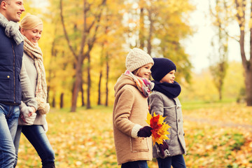 Wall Mural - happy family in autumn park